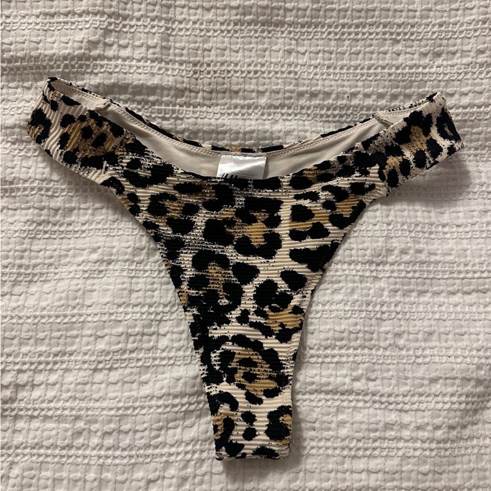 H&M size 4 leopard bikini bottom
